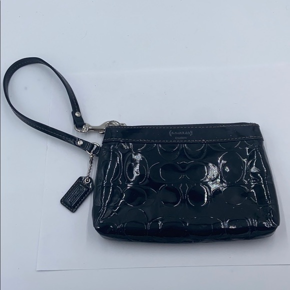 Coach Handbags - Euc Coach patent leather signature wristlet